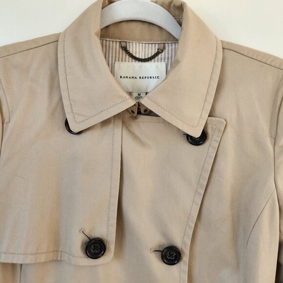 Banana Republic Classic Trench Coat in Medium - Picture 3 of 12
